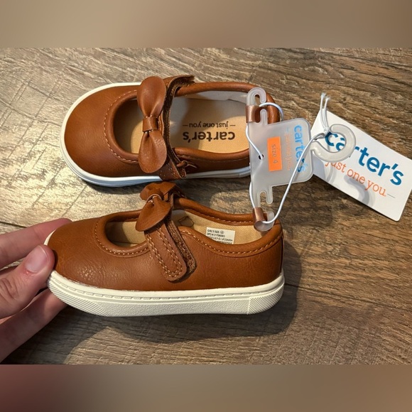 NWT Carter’s Baby Girl Shoes W/ Bow Size 4 - Picture 2 of 2